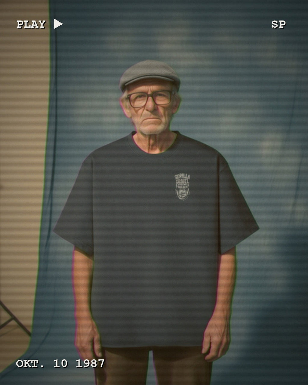 Oversized T-Shirt GORILLA GRAVEL – Modelfoto im VHS-Look