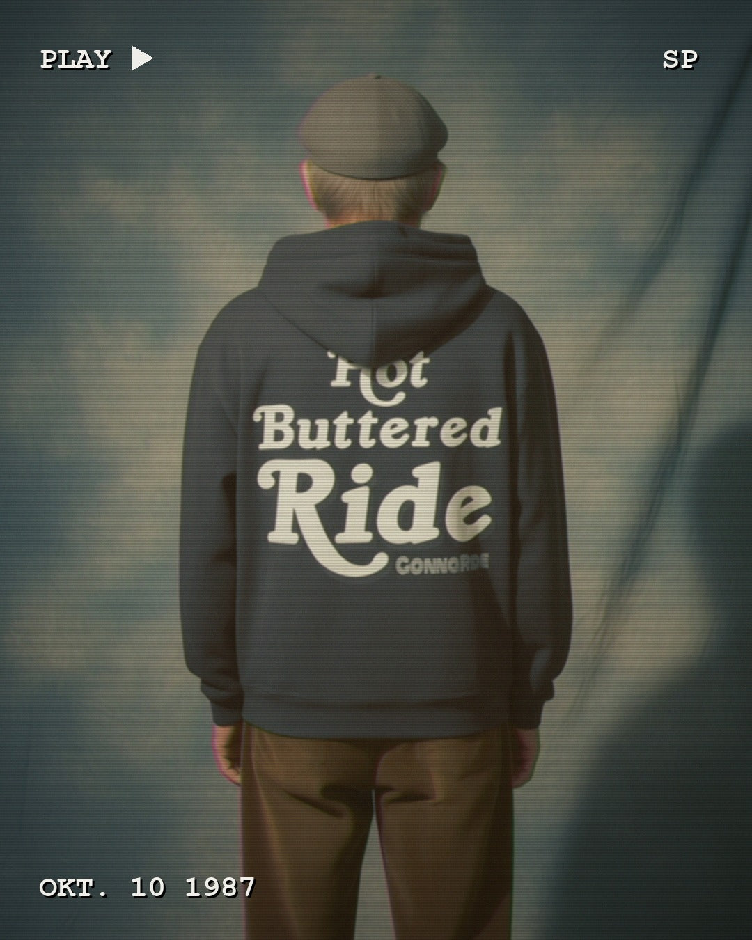 Hot Butter Hoodie – Modelfoto im VHS-Look