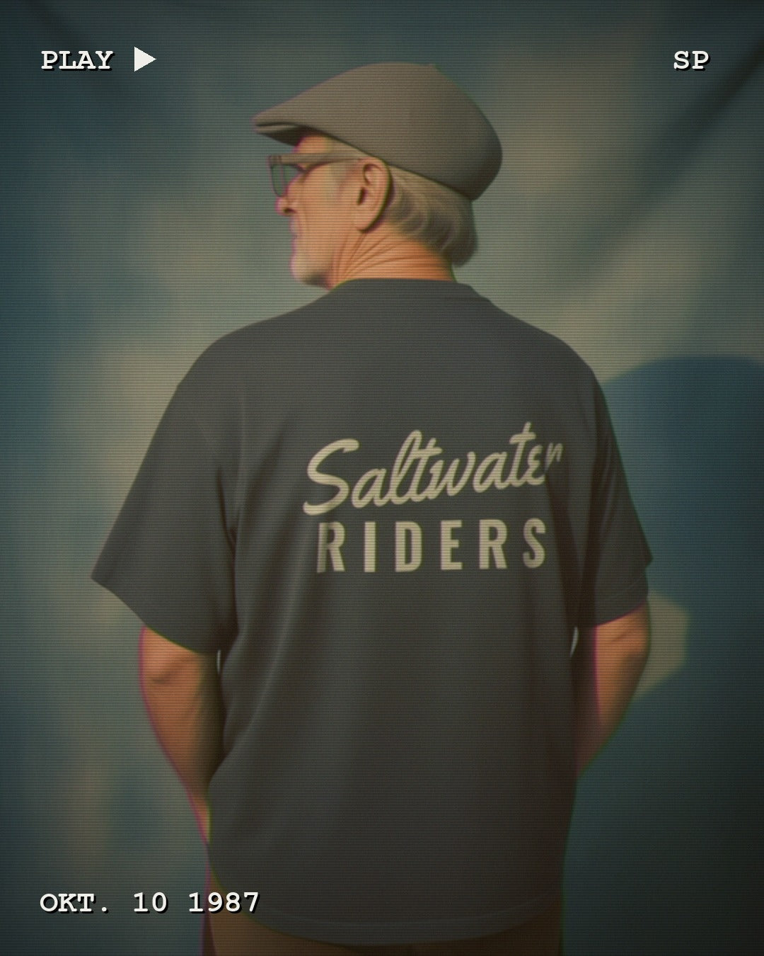 RIDERS GONNA RIDE® T-Shirt SALTWATER RIDERS – Modelfoto im VHS-Look