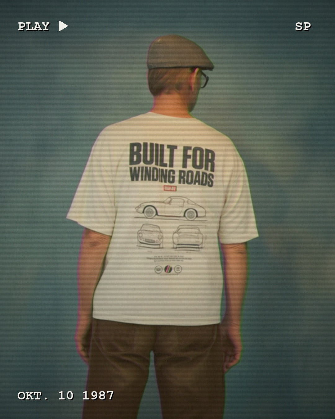 RIDERS GONNA RIDE® T-Shirt BUILT FOR WINDING ROADS – Modelfoto im VHS-Look