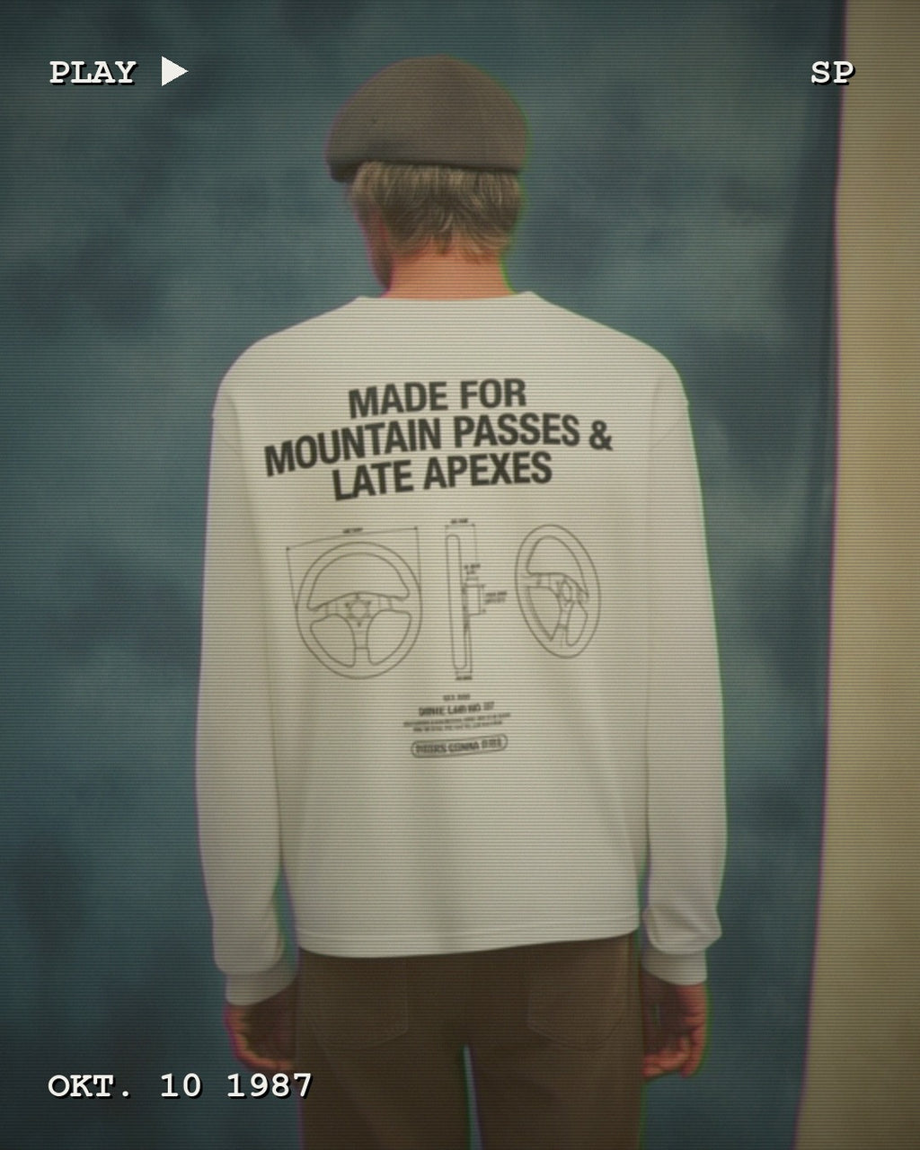 RIDERS GONNA RIDE® Longsleeve MOUNTAIN PASSES – Modelfoto im VHS-Look